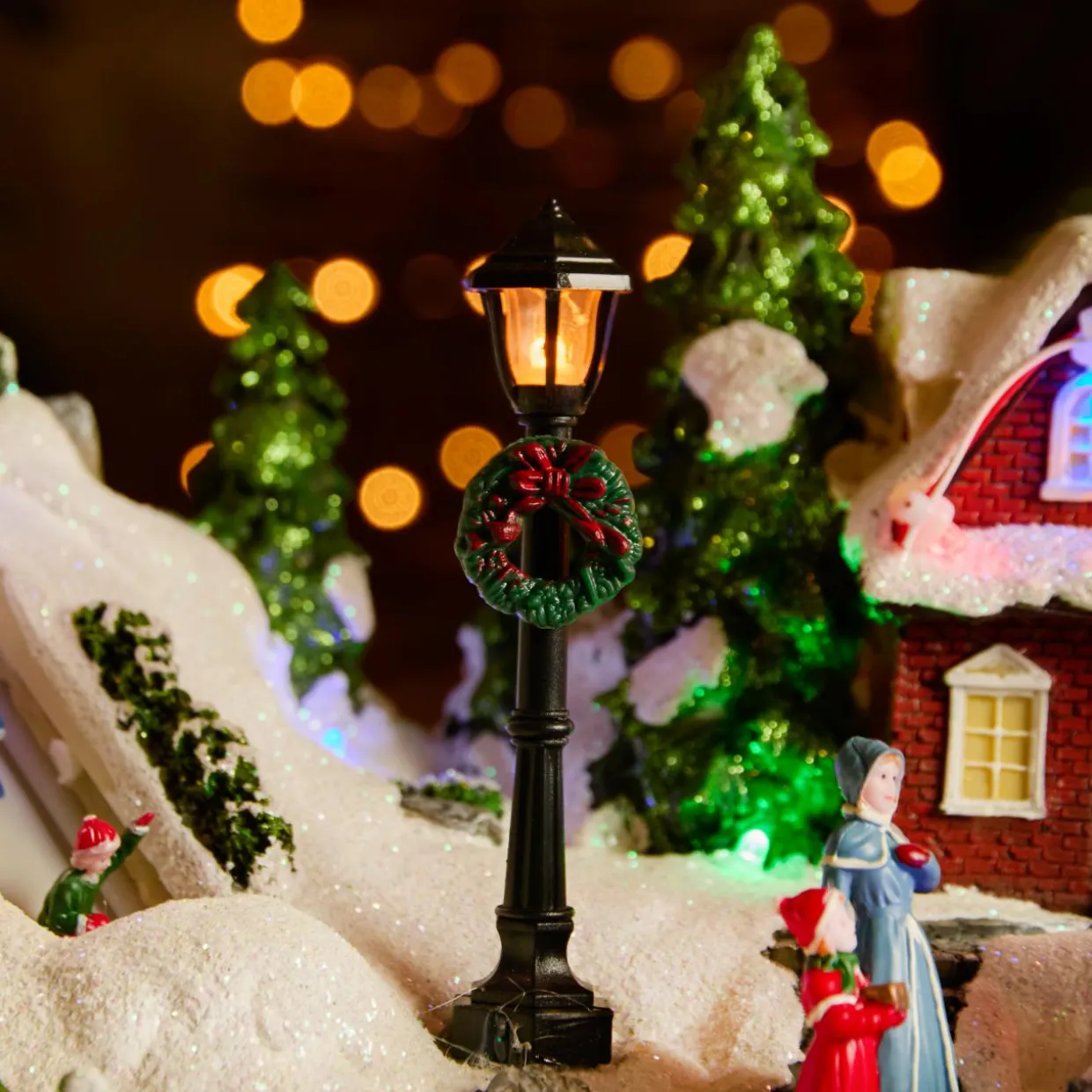 Village de Noël lumineux et animé (H31 cm) Aventures d'hiver