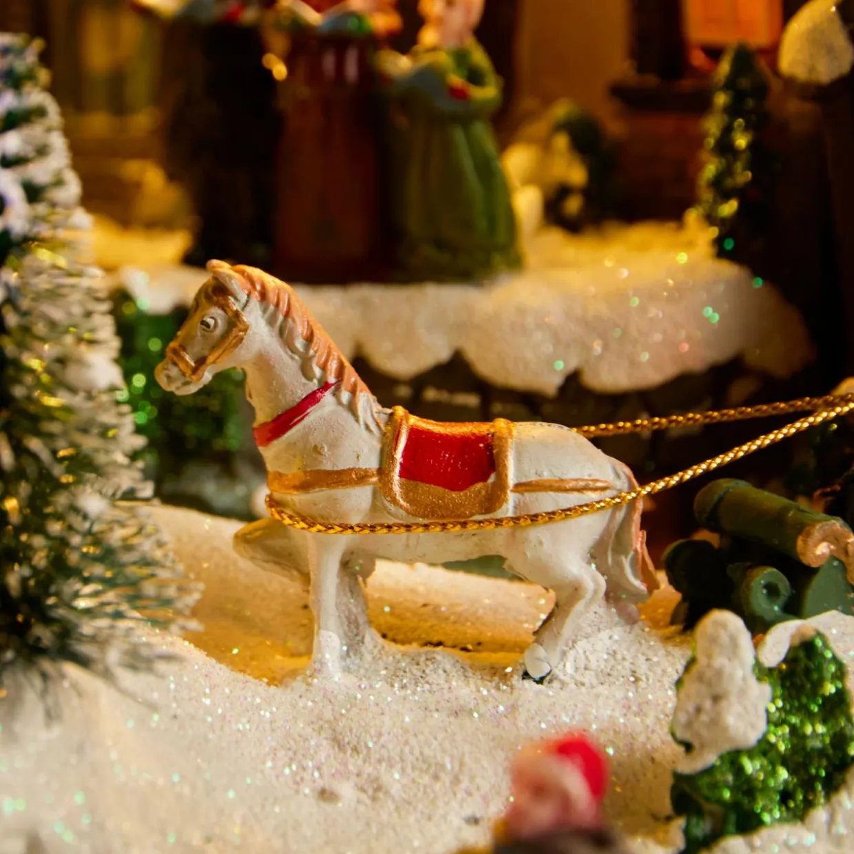 Village de Noël lumineux et musical Ville festive et Chemin de fer